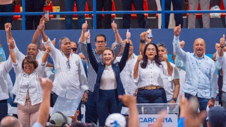 Carolina Mejía oficializa aspiración presidencial por el PRM Carolina Mejía oficializa aspiración presidencial por el PRM