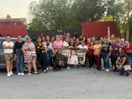 El PRI se acordó de cómo hacer política: cambió el templete por una hielera, la calle por escenario y la simulación por territorio