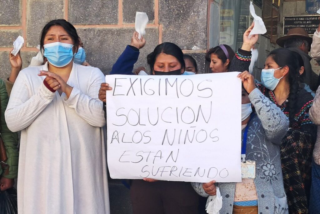 Bloqueos en Bolivia generan crisis humanitaria y diez muertes