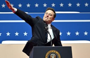Starmer acusa a Musk de dividir Reino Unido tras caso Nowak