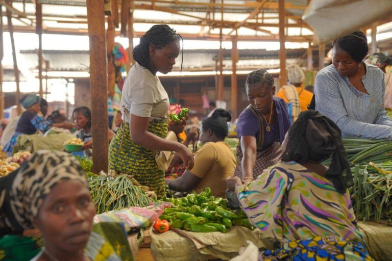 Ébola en RDC: 389 casos en Ituri y reabren aeropuerto de Bunia