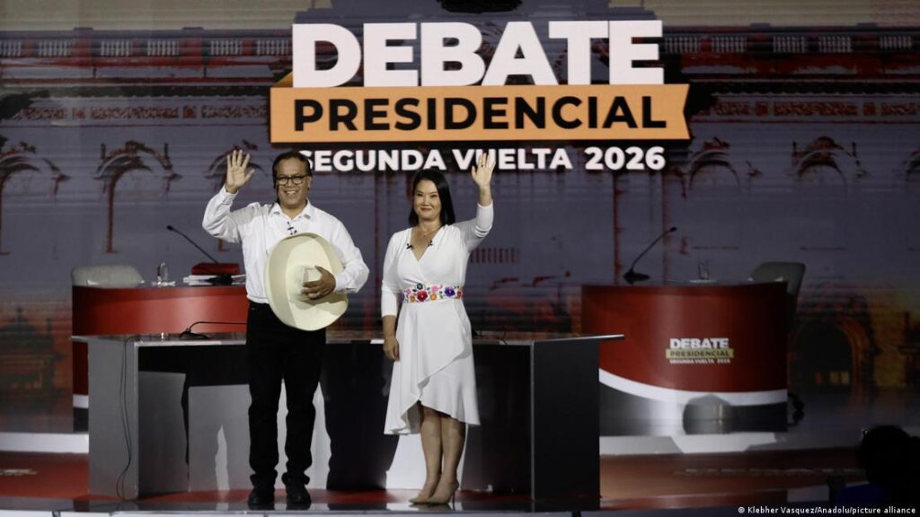 Perú define en segunda vuelta a su noveno presidente en 10 años
