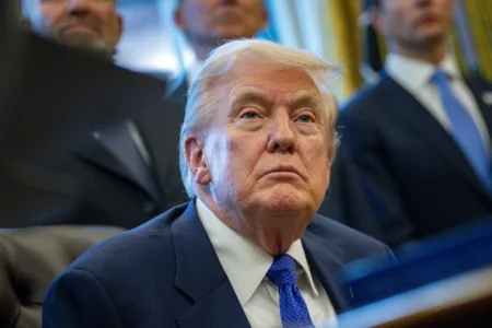 Trump amenaza con aranceles del 100% por impuestos digitales Trump amenaza con aranceles del 100% por impuestos digitales