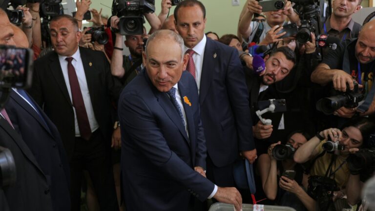Armenia celebra elecciones clave entre presión de Rusia y Occidente Armenia celebra elecciones clave entre presión de Rusia y Occidente