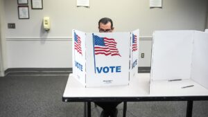 EE UU ordena deportar a indocumentados que voten ilegalmente EE UU ordena deportar a indocumentados que voten ilegalmente