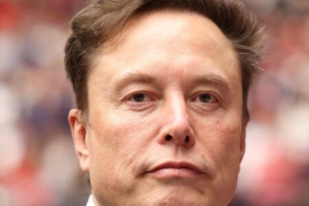 Elon Musk, primer billonario mundial tras OPI de SpaceX