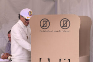 Petro denuncia irregularidades en elección que lidera De la Espriella Petro denuncia irregularidades en elección que lidera De la Espriella