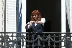 Peronismo reafirma respaldo a Cristina Fernández tras condena