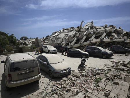 Suman 920 los muertos por terremotos en Venezuela