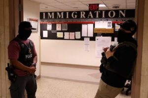 Residente de Nueva York demanda al ICE por violar libertad de expresión Residente de Nueva York demanda al ICE por violar libertad de expresión