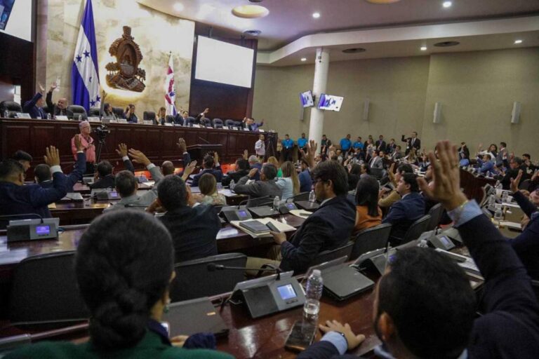Honduras importará energía de Panamá y Nicaragua para bajar costos Honduras importará energía de Panamá y Nicaragua para bajar costos