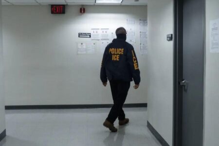 Agente de ICE mata a migrante mexicano en operativo en Houston