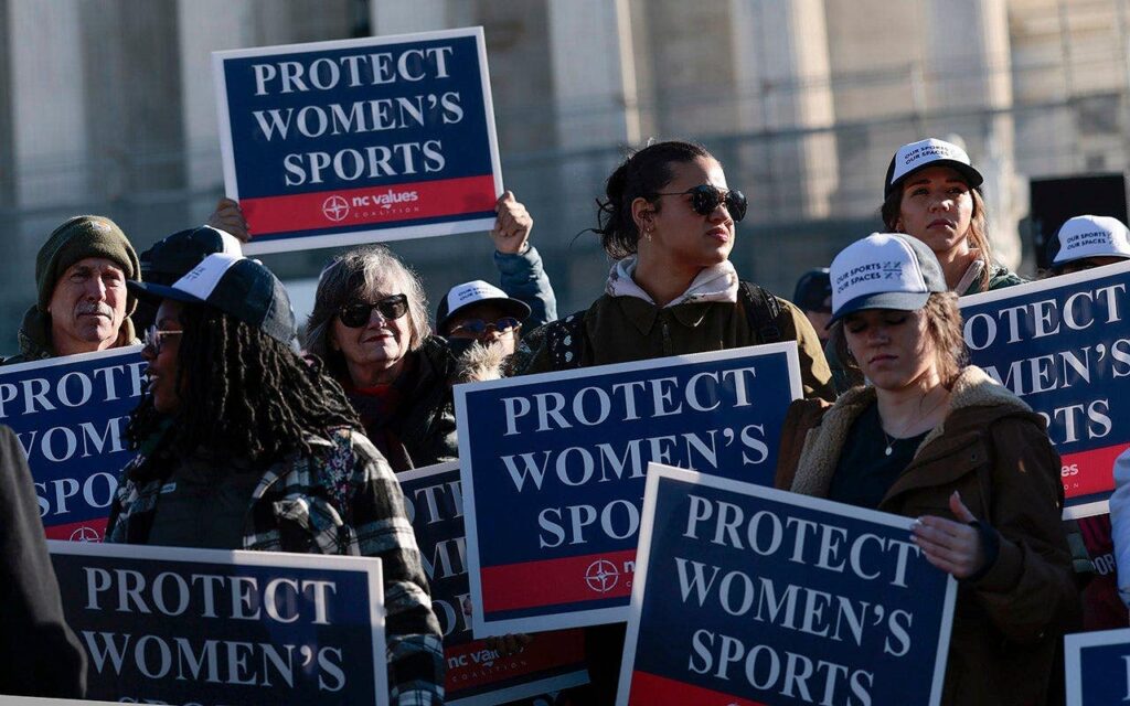 Corte Suprema de EE UU avala veto estatal a atletas trans en deportes femeniles