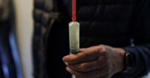 Francia legaliza la muerte asistida para enfermos incurables