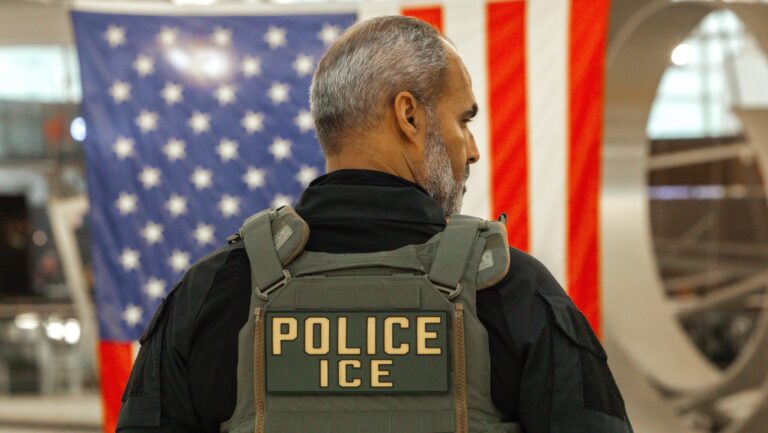 Migrantes detenidos por ICE podrán solicitar fianza tras 90 días