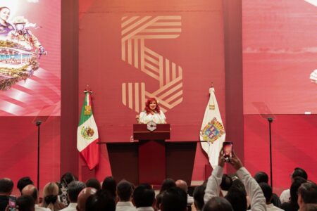 Layda Sansores anuncia nuevas inversiones en transporte, salud, campo y educación durante su Quinto Informe