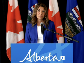 Premier de Alberta rechaza usar petróleo en disputa con EE.UU. Premier de Alberta rechaza usar petróleo en disputa con EE.UU.