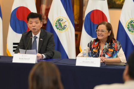 El Salvador y Corea lanzan centro de innovación tecnológica