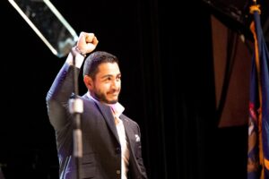 Abdul El-Sayed gana primaria demócrata al Senado en Míchigan