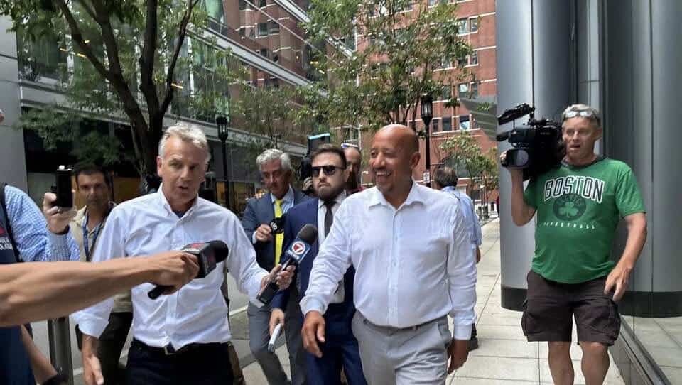 Alcalde de Lawrence liberado tras cargos por fraude y lavado Alcalde de Lawrence liberado tras cargos por fraude y lavado