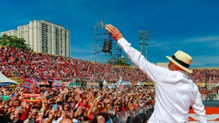 Lula y Flávio Bolsonaro inician campaña enfocada en seguridad Lula y Flávio Bolsonaro inician campaña enfocada en seguridad
