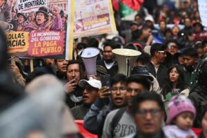 Bolivia amplía estado de excepción 90 días para evitar protestas Bolivia amplía estado de excepción 90 días para evitar protestas