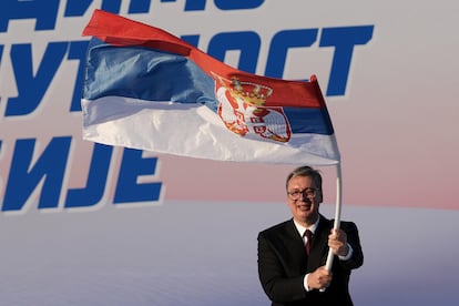 Serbia pide disolver Parlamento y se acerca a elecciones anticipadas