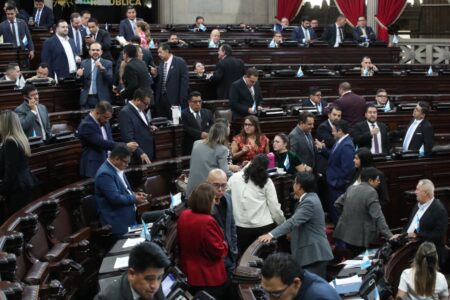 Congreso de Guatemala aplaza debate sobre impuestos a combustibles Congreso de Guatemala aplaza debate sobre impuestos a combustibles