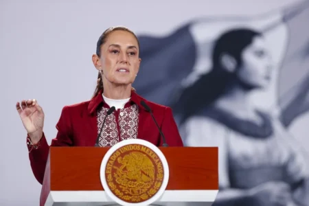Sheinbaum propone prohibir doble nacionalidad en cargos ejecutivos Sheinbaum propone prohibir doble nacionalidad en cargos ejecutivos