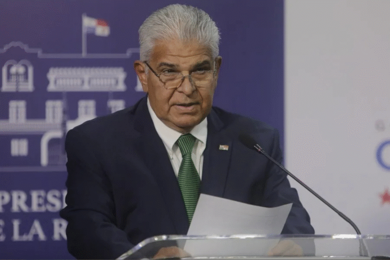 Presidente de Panamá visita Ecuador para firmar acuerdo comercial