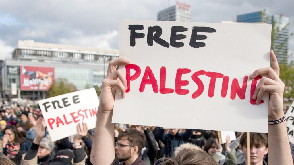 Periodista de CBC investigado tras grabar protesta pro-Palestina Periodista de CBC investigado tras grabar protesta pro-Palestina