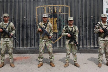 Fujimori despliega militares en cárceles para frenar crimen organizado