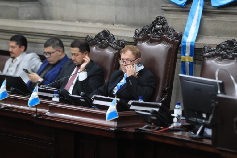 Congreso de Guatemala propone límite a precios de combustibles Congreso de Guatemala propone límite a precios de combustibles