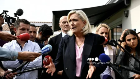 Marine Le Pen amplía su ventaja rumbo a la presidencia en Francia