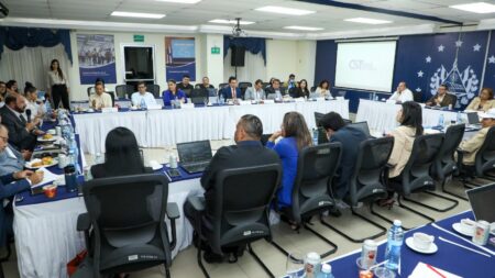 Rolando Castro impulsa reforma laboral para empleo digno en El Salvador Rolando Castro impulsa reforma laboral para empleo digno en El Salvador