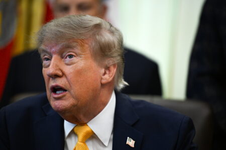 Trump critica comercio con México pero destaca trato con Sheinbaum