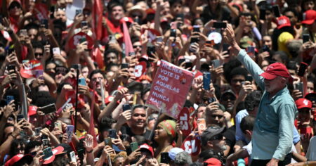 Lula y Bolsonaro cierran campaña con mítines masivos en Brasil Lula y Bolsonaro cierran campaña con mítines masivos en Brasil