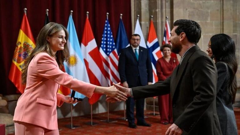 Lionel Messi recibe el Premio Princesa de Asturias de los Deportes Lionel Messi recibe el Premio Princesa de Asturias de los Deportes