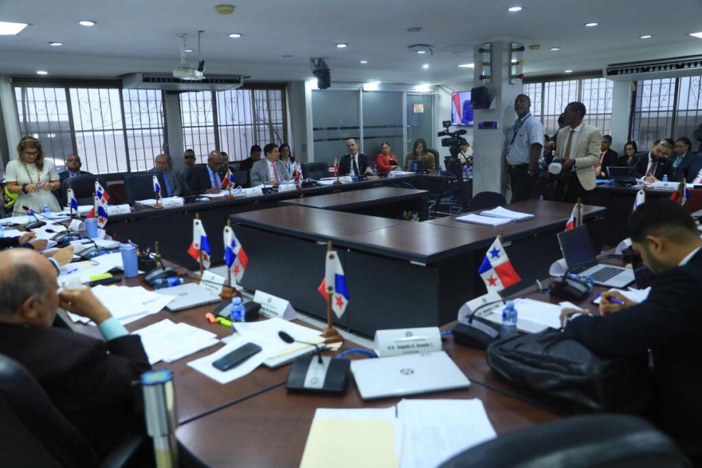 Asamblea Nacional de Panamá aplaza debate del presupuesto 2027
