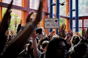 Estudiantes protestan en Madrid por visita de Milei a la URJC Estudiantes protestan en Madrid por visita de Milei a la URJC