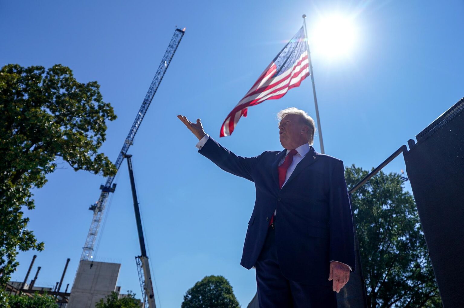 Trump difunde teléfono de senador para impulsar horario de verano