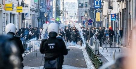 Estudiantes en Bélgica protestan por alza de matrículas y reformas