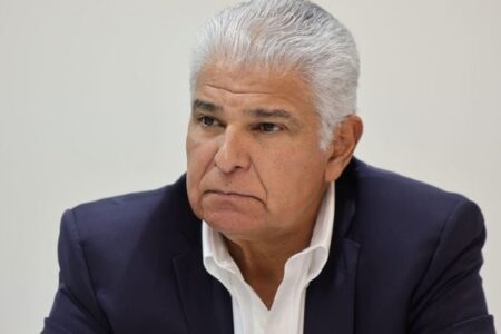 Panamá recibe 51 expertos de Venezuela tras sismo de 7.7