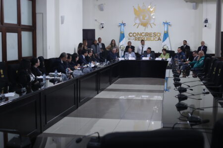 Presupuesto 2027 de Guatemala aumenta gasto corriente y reduce inversión