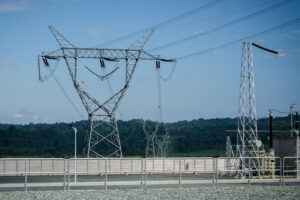 Colombia reanuda envío de energía a Ecuador pese a déficit propio Colombia reanuda envío de energía a Ecuador pese a déficit propio