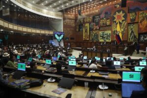 Asamblea fiscaliza compra de camiones de basura en Quito Asamblea fiscaliza compra de camiones de basura en Quito