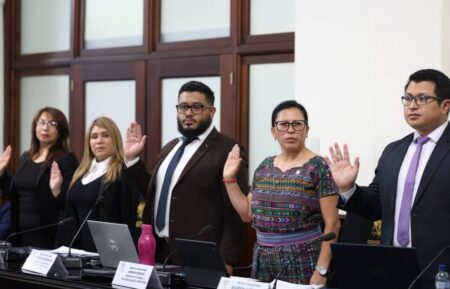 Arévalo podría fijar salario mínimo 2027 ante falta de acuerdo